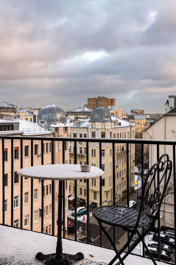 Фотография: Балкон в стиле Современный, Квартира, Проект дня, Москва, Сталинка, 2 комнаты, 40-60 метров, Патриаршие пруды, винтаж/ретро, Рамиля Шагиева, Эмиль Шагиев – фото на INMYROOM