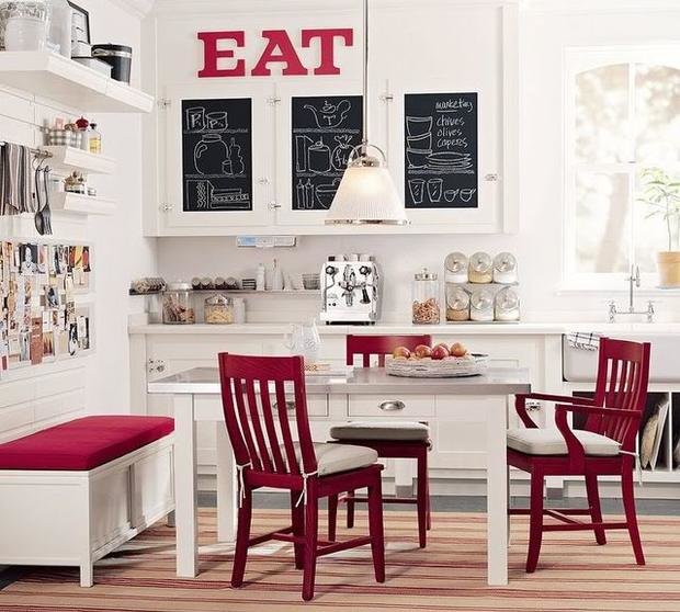 Фотография: Кухня и столовая в стиле Лофт, Декор интерьера, Дом, Мебель и свет, Полки, Лепнина – фото на INMYROOM