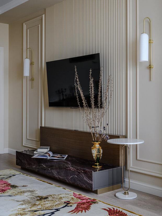 Фотография: Гостиная в стиле Классический, Эклектика, Квартира, Проект дня, Краснодар, Кирпичный дом, 2 комнаты, 60-90 метров, современный с элементами классики и роскоши, Яня Трубицына – фото на INMYROOM