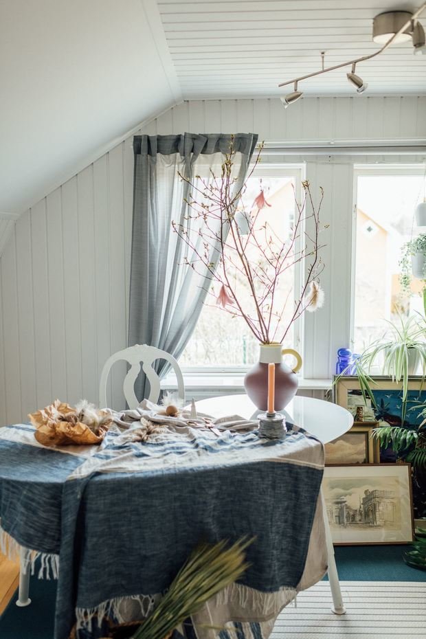 Фотография: Кухня и столовая в стиле Прованс и Кантри, Классический, Скандинавский, Эклектика, Дом, Швеция, Белый, Дача, Стокгольм, Серый, Голубой, Коричневый, Дом и дача, 4 и больше – фото на INMYROOM