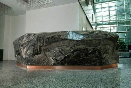 Респшн Arabescato orobico для бизнес-центра