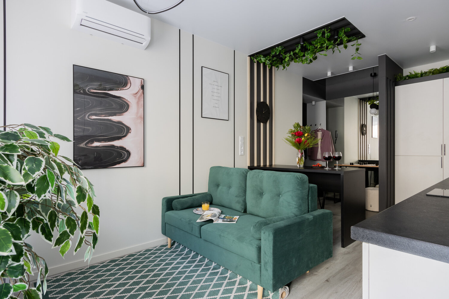 Фотография: Гостиная в стиле Современный, Малогабаритная квартира, Квартира, Проект дня, Санкт-Петербург, Кирпичный дом, 2 комнаты, до 40 метров, Zoom Room – фото на INMYROOM Фотография: Гостиная в стиле Современный, Малогабаритная квартира, Квартира, Проект дня, Санкт-Петербург, Кирпичный дом, 2 комнаты, до 40 метров, Zoom Room – фото на INMYROOM