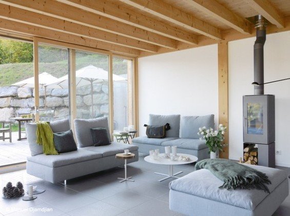 Фотография: Гостиная в стиле Лофт, Минимализм, Дом, Терраса, Дома и квартиры, Балки, Шале, Дом на природе – фото на INMYROOM