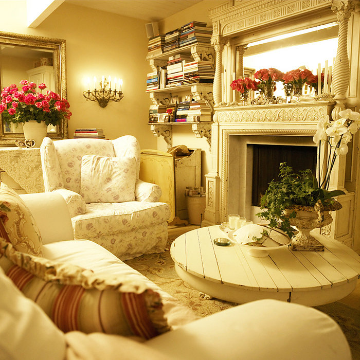 Фотография: Гостиная в стиле Прованс и Кантри, Декор интерьера, Декор дома, Камин – фото на INMYROOM Фотография: Гостиная в стиле Прованс и Кантри, Декор интерьера, Декор дома, Камин – фото на INMYROOM