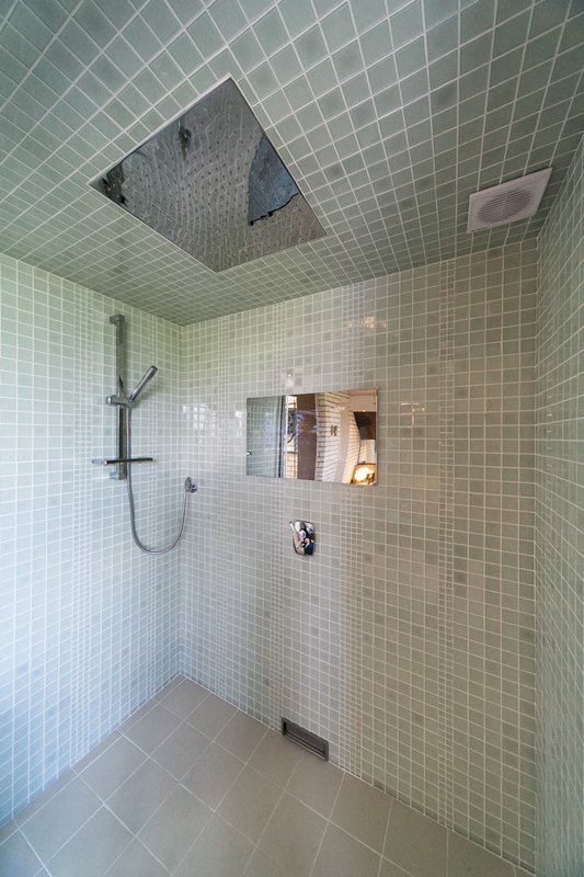 Фотография: Ванная в стиле , Интерьер комнат, Дача, Дачный ответ, Мансарда – фото на INMYROOM Фотография: Ванная в стиле , Интерьер комнат, Дача, Дачный ответ, Мансарда – фото на INMYROOM