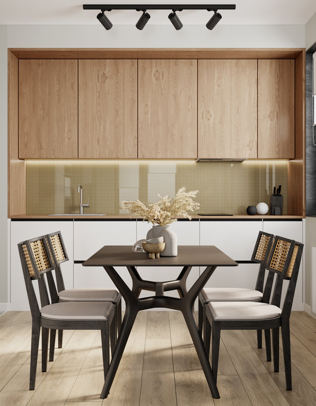 Для фартука выбрали обои с принтом, а поверх — цветное стекло. Смотрится эффектно.