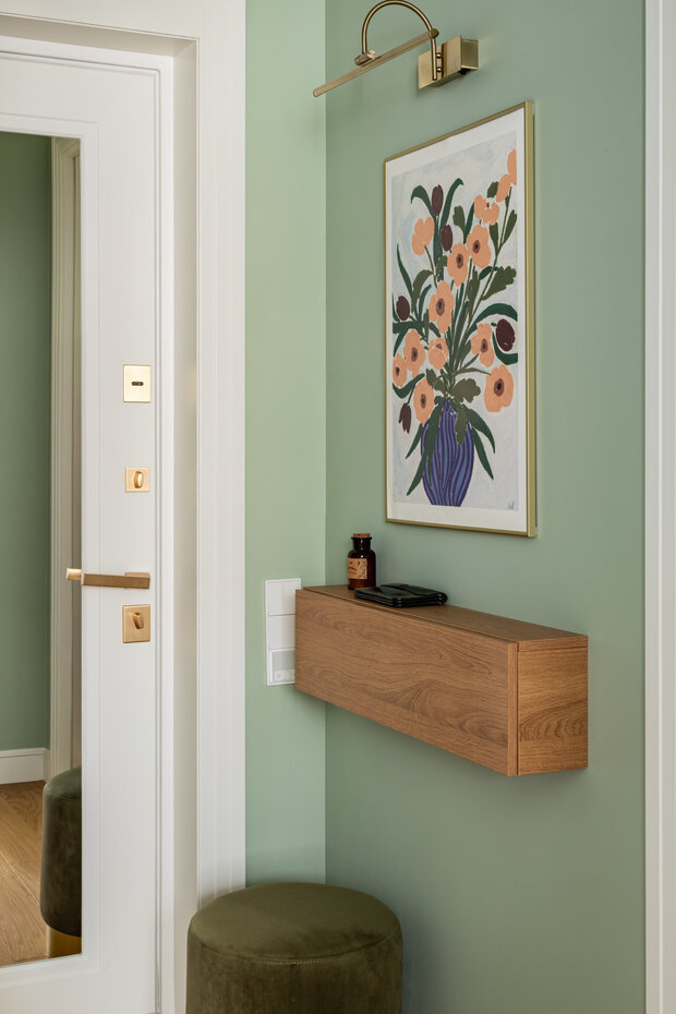 Фотография: Прихожая в стиле Современный, Малогабаритная квартира, Квартира, Проект дня, Москва, Монолитный дом, 2 комнаты, до 40 метров, современный с элементами неоклассики – фото на INMYROOM