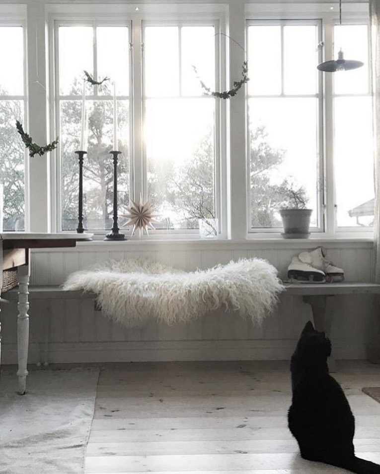 Фотография: в стиле , Декор интерьера, Дом, Швеция, Белый, Дача, Новый Год, Зеленый, Дом и дача, новогодний декор, новогодний декор интерьера, как украсить интерьер к новому году – фото на INMYROOM Фотография: в стиле , Декор интерьера, Дом, Швеция, Белый, Дача, Новый Год, Зеленый, Дом и дача, новогодний декор, новогодний декор интерьера, как украсить интерьер к новому году – фото на INMYROOM