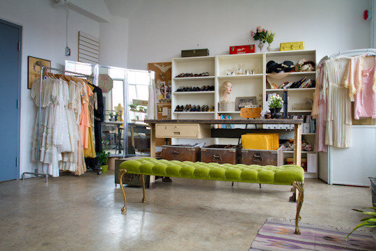 Фотография: Гардеробная в стиле Прованс и Кантри, Кабинет, Квартира, Интерьер комнат, Лос-Анджелес – фото на INMYROOM