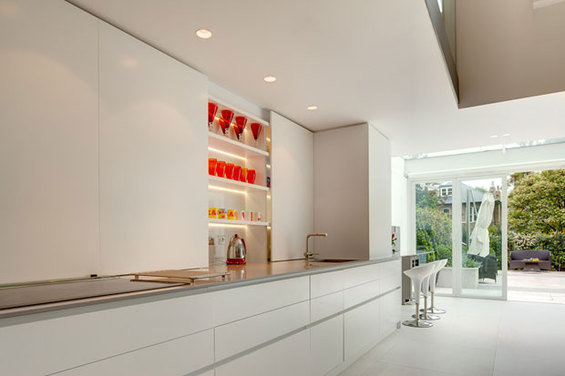 Фотография: Кухня и столовая в стиле Минимализм, Дом, Дома и квартиры – фото на INMYROOM