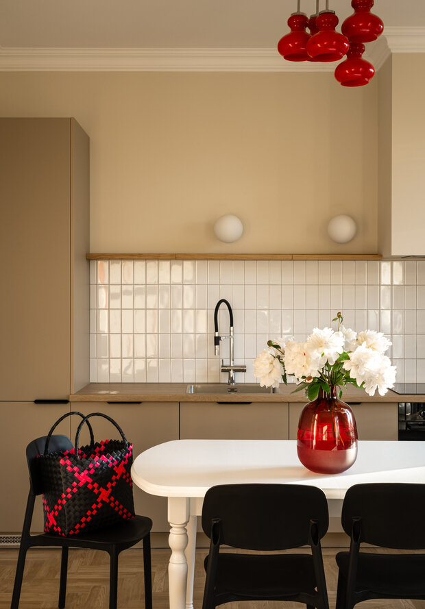 Фотография: Кухня и столовая в стиле Современный, Эклектика, Винтажный, Квартира, Проект дня, Минск, Сталинка, 2 комнаты, 60-90 метров, Елена Ерашевич, современный с элементами эклектики, винтажный/классический – фото на INMYROOM