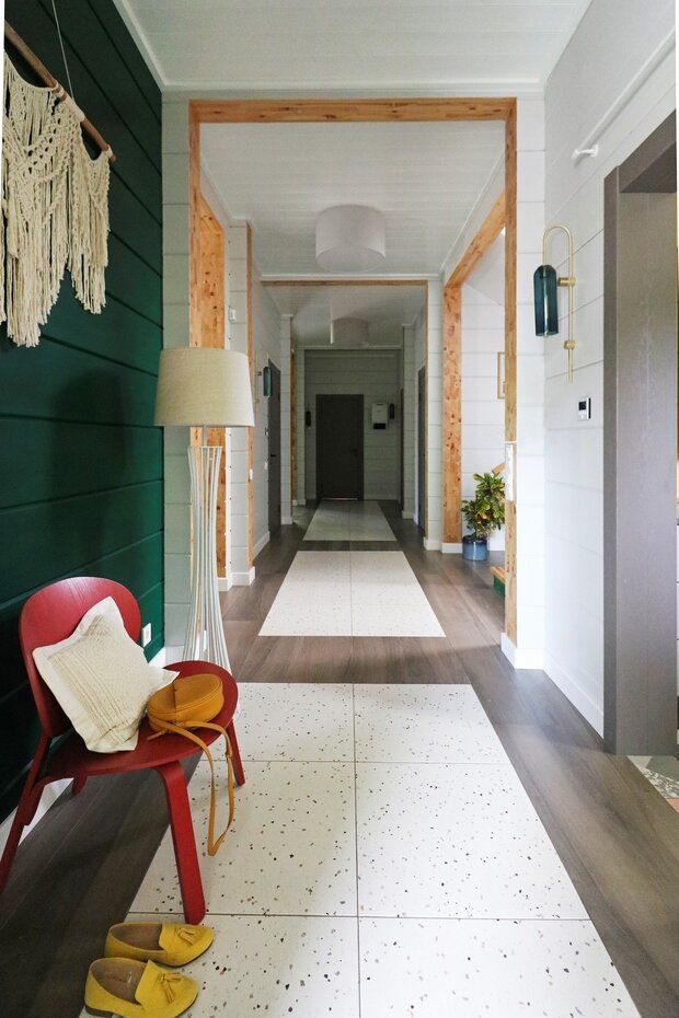 Фотография: Прихожая в стиле Скандинавский, Современный, Эклектика, Эко, Дом, Проект недели, Дом и дача, Московская область, Виктория Качуровская, Александра Бронникова, 4 и больше, Более 90 метров, Черноголовка, Twosides.pro, Дмитрий Шешунов – фото на INMYROOM