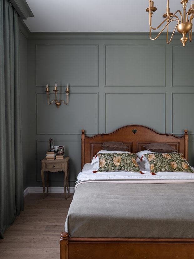 Многие винтажные элементы декора искали на блошиных рынках, на сайтах, в других городах. Поэтому процесс реализации занял более двух лет. В результате все вещи заняли свои места и дом получил свою наполненность и историю.