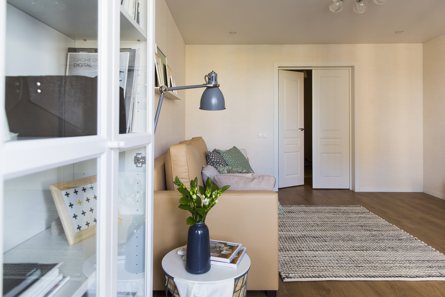 Фотография: Гостиная в стиле Современный, Скандинавский, Квартира, Проект недели, Одинцово, Кирпичный дом, 2 комнаты, 60-90 метров, Flatforfox – фото на INMYROOM Фотография: Гостиная в стиле Современный, Скандинавский, Квартира, Проект недели, Одинцово, Кирпичный дом, 2 комнаты, 60-90 метров, Flatforfox – фото на INMYROOM