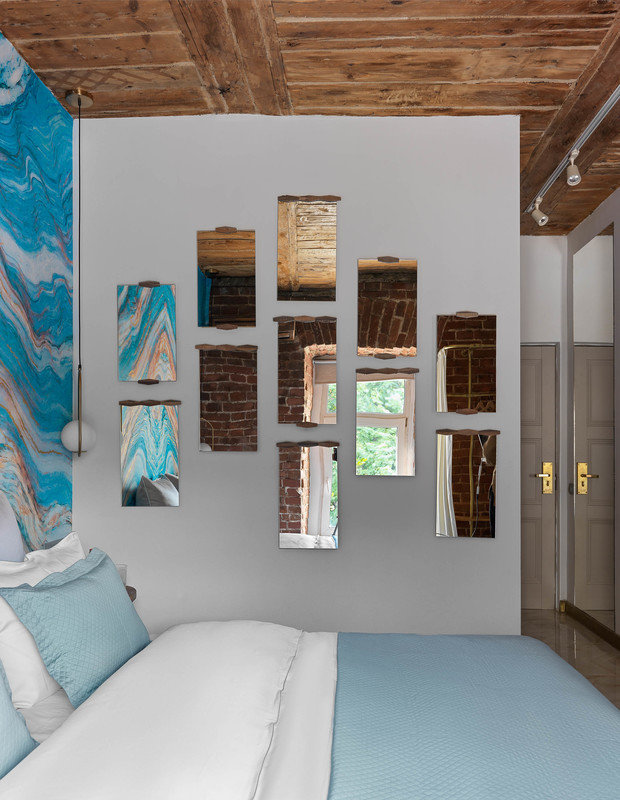Фотография: Спальня в стиле Лофт, Эклектика, Декор интерьера, Отель, Москва, Кирпичный дом, Наталья Высоцкая, Ольга Воинова – фото на INMYROOM