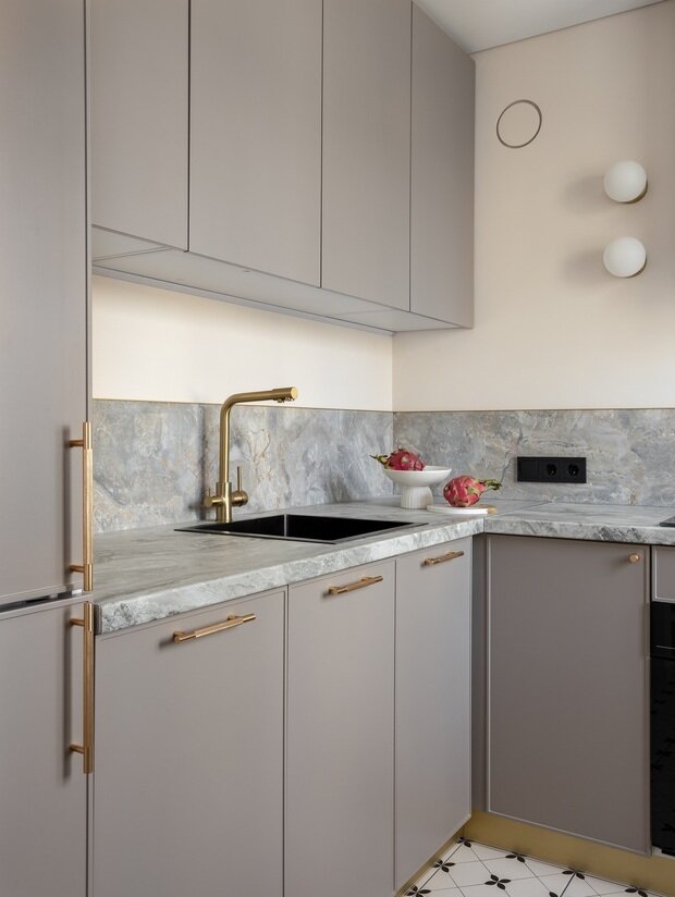 Фотография: Кухня и столовая в стиле Современный, Квартира, Проект недели, Челябинск, Хрущевка, Кирпичный дом, 2 комнаты, 40-60 метров, Мария Тарташник – фото на INMYROOM