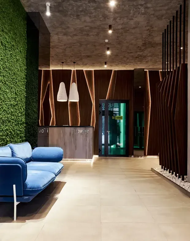 Интерьер офиса в современном стиле с элементами минимализма
