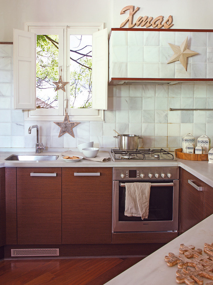 Фотография: Кухня и столовая в стиле Прованс и Кантри, Эклектика, Декор интерьера, Квартира, Дом, Праздник, Дома и квартиры – фото на INMYROOM Фотография: Кухня и столовая в стиле Прованс и Кантри, Эклектика, Декор интерьера, Квартира, Дом, Праздник, Дома и квартиры – фото на INMYROOM