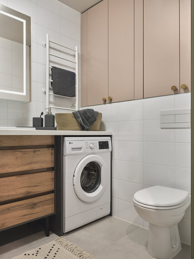 Фотография: Ванная в стиле Современный, Интерьер комнат, Интерьерный стиль, Дизайн интерьера, Советы, интерьер ванной, стиральная машина, где разместить стиральную машину, раковину и стиральную машину, стиральная машина в маленькой квартире, стиральная машина под раковиной – фото на INMYROOM