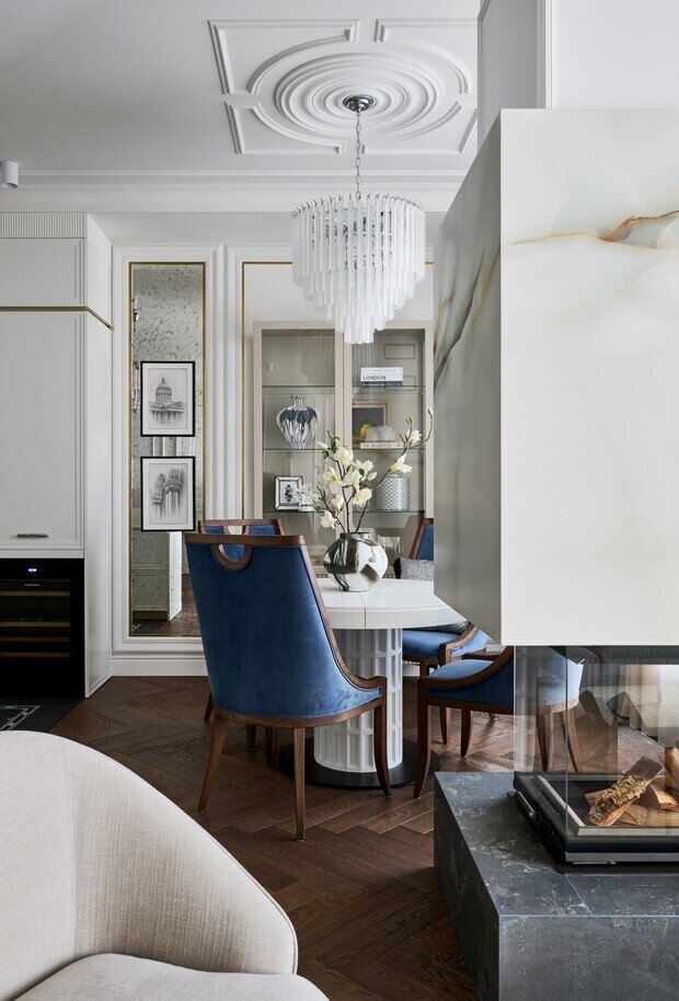 Фотография: Кухня и столовая в стиле Классический, Современный, Квартира, Проект дня, 3 комнаты, Более 90 метров, Эксклюзивные проекты, современный с элементами неоклассики, Новосибирская область, Кольцово – фото на INMYROOM