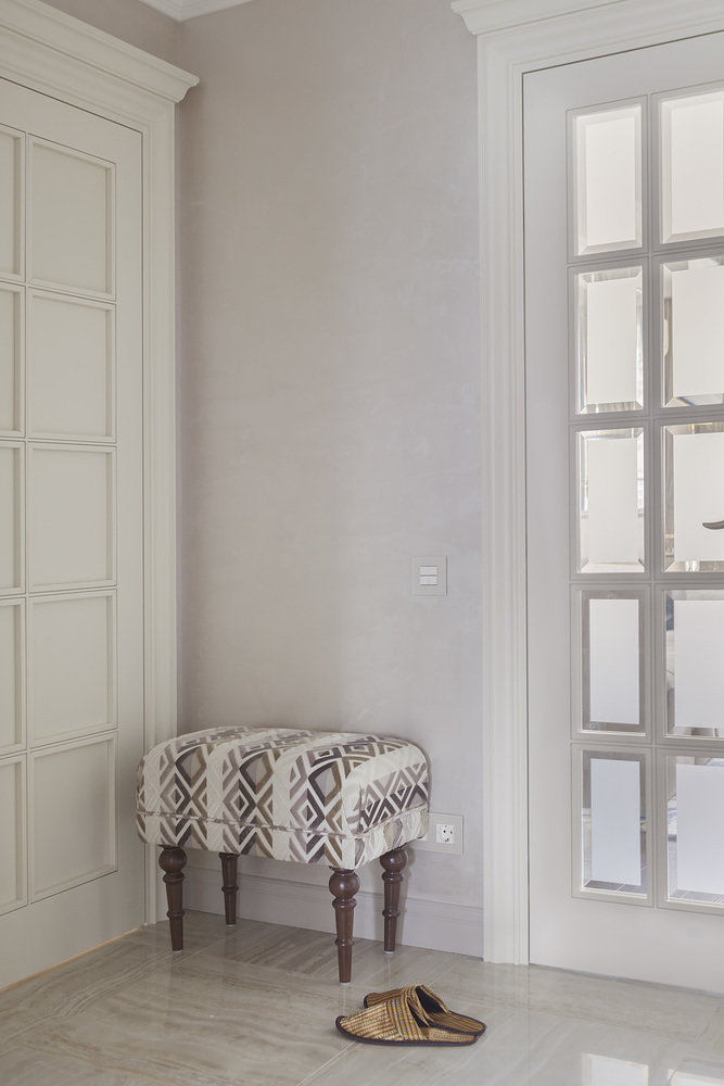 Фотография: Прихожая в стиле Классический, Современный, Квартира, Проект недели, Москва, Юрий Гришко, Панельный дом, 4 и больше, Более 90 метров, Елена Поворова, Бюро Home Emotions, Екатерина Реброва – фото на INMYROOM Фотография: Прихожая в стиле Классический, Современный, Квартира, Проект недели, Москва, Юрий Гришко, Панельный дом, 4 и больше, Более 90 метров, Елена Поворова, Бюро Home Emotions, Екатерина Реброва – фото на INMYROOM