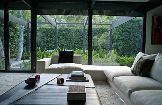 Фотография: Гостиная в стиле Минимализм, Дома и квартиры, Интерьеры звезд – фото на INMYROOM