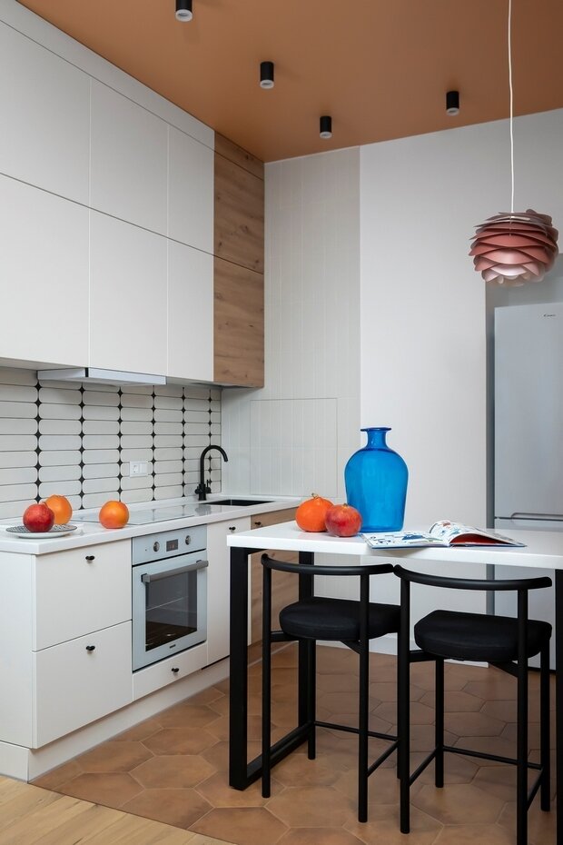 Фотография: Кухня и столовая в стиле Современный, Минимализм, Квартира, Проект недели, Москва, Монолитный дом, 2 комнаты, 40-60 метров, Марина Членова – фото на INMYROOM