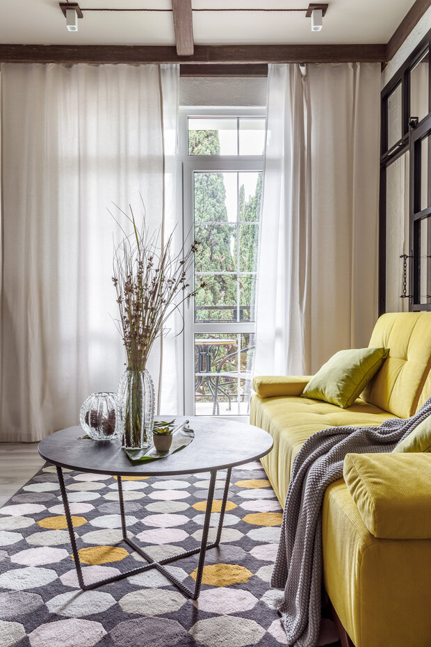 Фотография: Гостиная в стиле Лофт, Современный, Квартира, Проект недели, Сочи, Блочный дом, 2 комнаты, до 40 метров – фото на INMYROOM