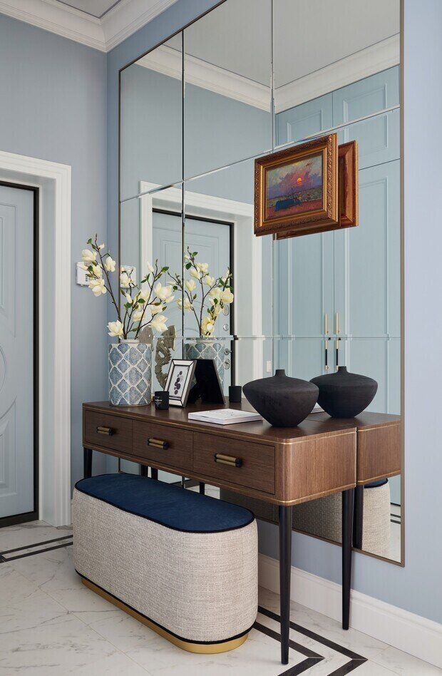 Фотография: Прихожая в стиле Классический, Современный, Квартира, Проект дня, 3 комнаты, Более 90 метров, Эксклюзивные проекты, современный с элементами неоклассики, Новосибирская область, Кольцово – фото на INMYROOM