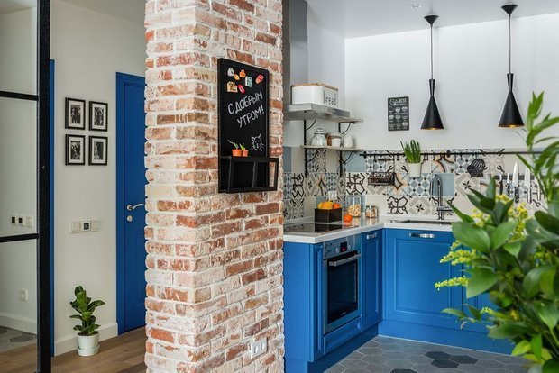 Фотография: Кухня и столовая в стиле Лофт, Гид, кухня в коридоре, OM Design, Мария Черкасова, Маргарита Фомина, STUDIO BAZI – фото на INMYROOM