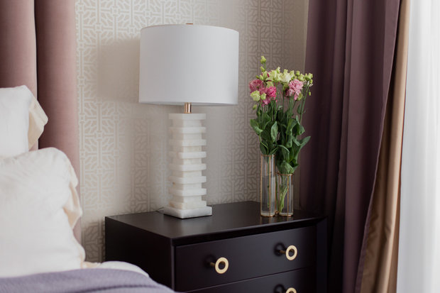 Фотография: Спальня в стиле Современный, Классический, Квартира, Проект недели, Samsung, Сталинка, 4 и больше, Более 90 метров, the frame, Наталья Мукосьян – фото на INMYROOM