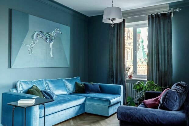 Картину над диваном написал бывший супруг дизайнера, художник Игорь Михайленко.