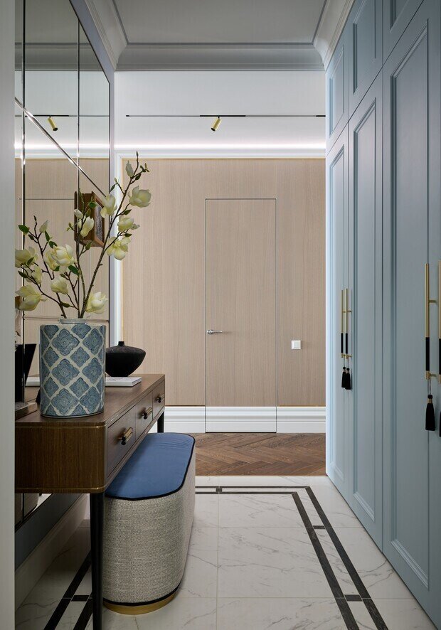 Фотография: Прихожая в стиле Классический, Современный, Квартира, Проект дня, 3 комнаты, Более 90 метров, Эксклюзивные проекты, современный с элементами неоклассики, Новосибирская область, Кольцово – фото на INMYROOM