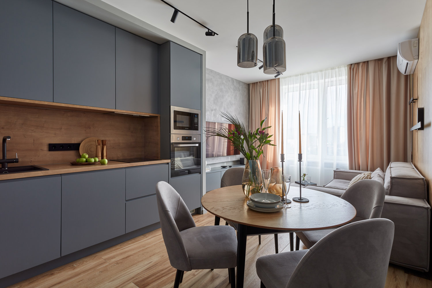 Фотография: Кухня и столовая в стиле Современный, Квартира, Проект недели, Москва, «Атмосфера», 3 комнаты, 60-90 метров – фото на INMYROOM Фотография: Кухня и столовая в стиле Современный, Квартира, Проект недели, Москва, «Атмосфера», 3 комнаты, 60-90 метров – фото на INMYROOM