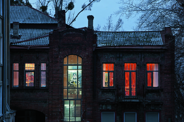 Фото из портфолио Офис в старом доме – фотографии дизайна интерьеров на INMYROOM