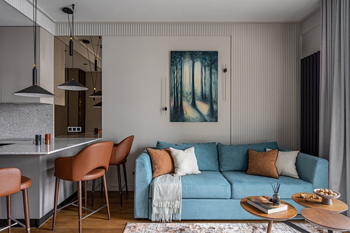 В качестве напольного покрытия для жилой части квартиры была выбрана инженерная доска из дуба. Это долговечно, красиво и уютно. В зоне кухни, прихожей и на балконе полы выложены керамогранитом. В качестве напольного покрытия для жилой части квартиры была выбрана инженерная доска из дуба. Это долговечно, красиво и уютно. В зоне кухни, прихожей и на балконе полы выложены керамогранитом.