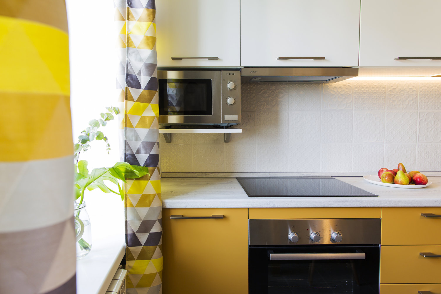 Фотография: Кухня и столовая в стиле Современный, Скандинавский, Квартира, Проект недели, Одинцово, Кирпичный дом, 2 комнаты, 60-90 метров, Flatforfox – фото на INMYROOM Фотография: Кухня и столовая в стиле Современный, Скандинавский, Квартира, Проект недели, Одинцово, Кирпичный дом, 2 комнаты, 60-90 метров, Flatforfox – фото на INMYROOM