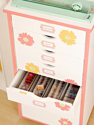 Фотография: в стиле , Аксессуары, Прочее, Советы, Системы хранения, Хранение мелочей, Metro, домашний офис для ребенка, хранение аксессуаров, хранение канцелярии – фото на INMYROOM