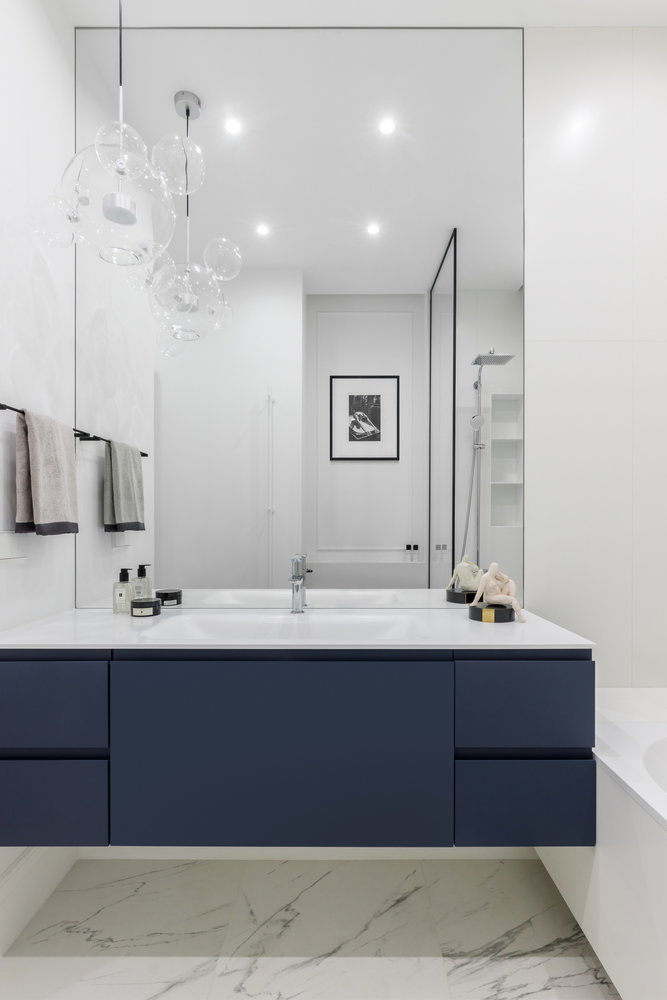 Керамогранит Supergres серии Purity Calacatta Lux под белый итальянский мрамор в ванной комнате обошелся в 5 000 рублей за квадратный метр. Керамогранит Supergres серии Purity Calacatta Lux под белый итальянский мрамор в ванной комнате обошелся в 5 000 рублей за квадратный метр.