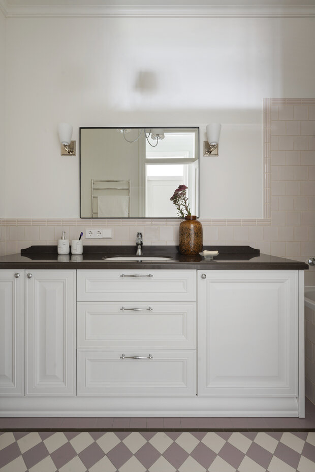 Фотография: Ванная в стиле Классический, Современный, Эклектика, Квартира, Проект дня, Москва, 2 комнаты, 60-90 метров, современный с элементами классики и роскоши – фото на INMYROOM