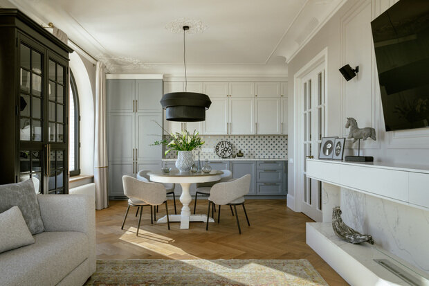 Фотография: Кухня и столовая в стиле Классический, Современный, Эклектика, Квартира, Проект дня, Монолитный дом, 4 и больше, Более 90 метров, современный с элементами классики и роскоши, Тата Шушнина – фото на INMYROOM