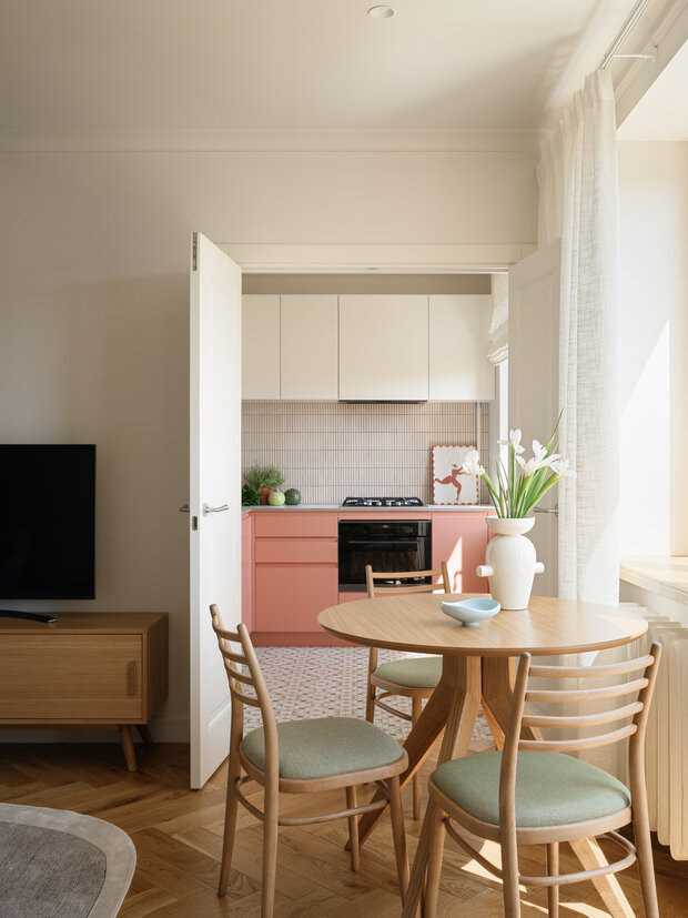 Фотография: Кухня и столовая в стиле Современный, Малогабаритная квартира, Квартира, Проект дня, Москва, Хамовники, Хрущевка, 2 комнаты, 40-60 метров, Анастасия Заркуа – фото на INMYROOM