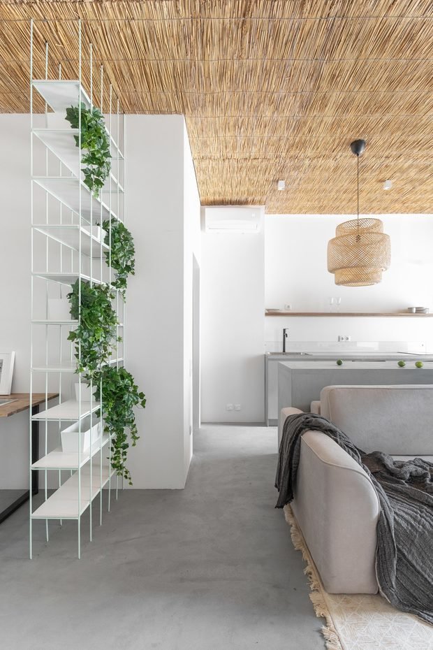 Фотография: Гостиная в стиле Минимализм, Лофт, Квартира, Проект недели, Москва, 2 комнаты, 40-60 метров, Саша Черных – фото на INMYROOM