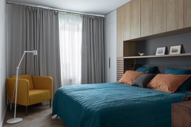 Фотография: Спальня в стиле Современный, Минимализм, Квартира, Проект дня, Санкт-Петербург, Кирпичный дом, 3 комнаты, 60-90 метров, At Home Interiors, Анастасия Березинец – фото на INMYROOM