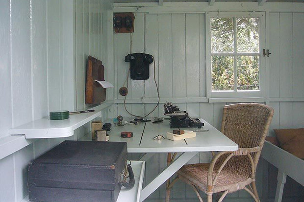 Фотография: Кабинет в стиле Прованс и Кантри, Цвет в интерьере, Краски, Интервью, цветовая гамма интерьера, Как выбрать цвет краски для стен, Little Greenе, Дэвид Моттерсхед – фото на INMYROOM