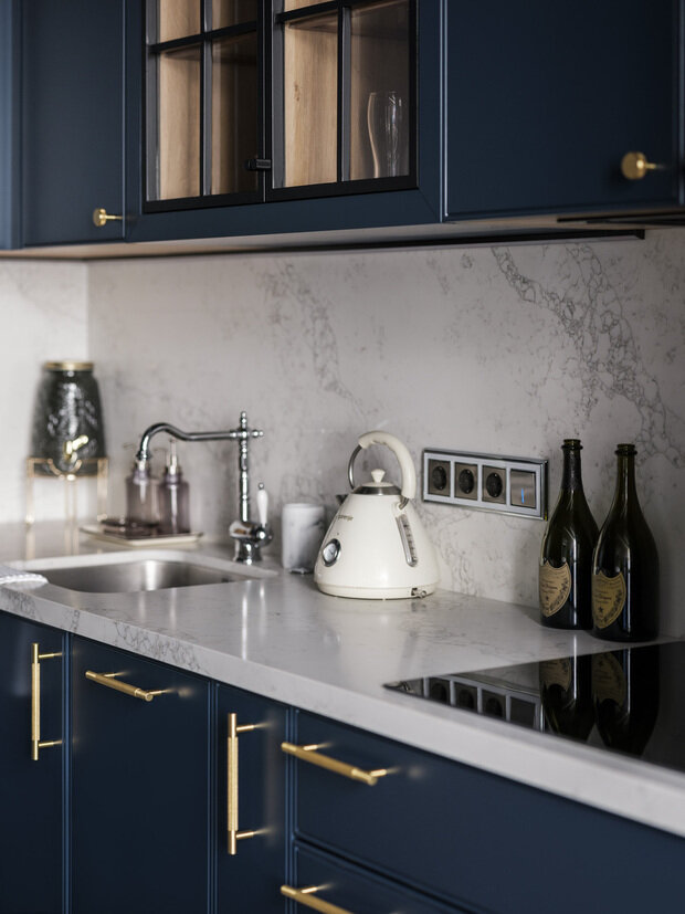 Фотография: Кухня и столовая в стиле Классический, Современный, Эклектика, Квартира, Проект недели, Москва, 2 комнаты, 40-60 метров – фото на INMYROOM