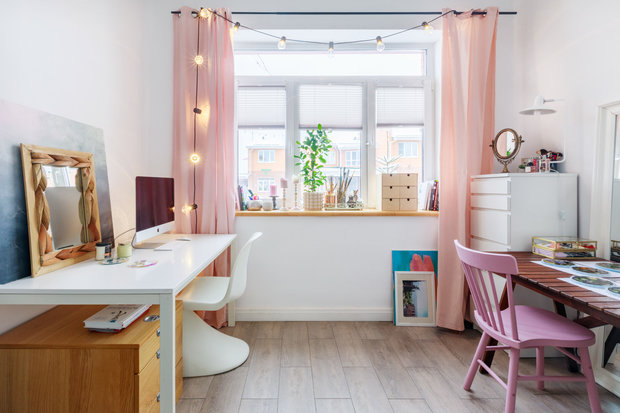 Фотография: Кабинет в стиле Скандинавский, Проект недели, Samsung, Таунхаус, 4 и больше, Спецпроект, интерьерный холодильник, интерьерная микроволновая печь – фото на INMYROOM