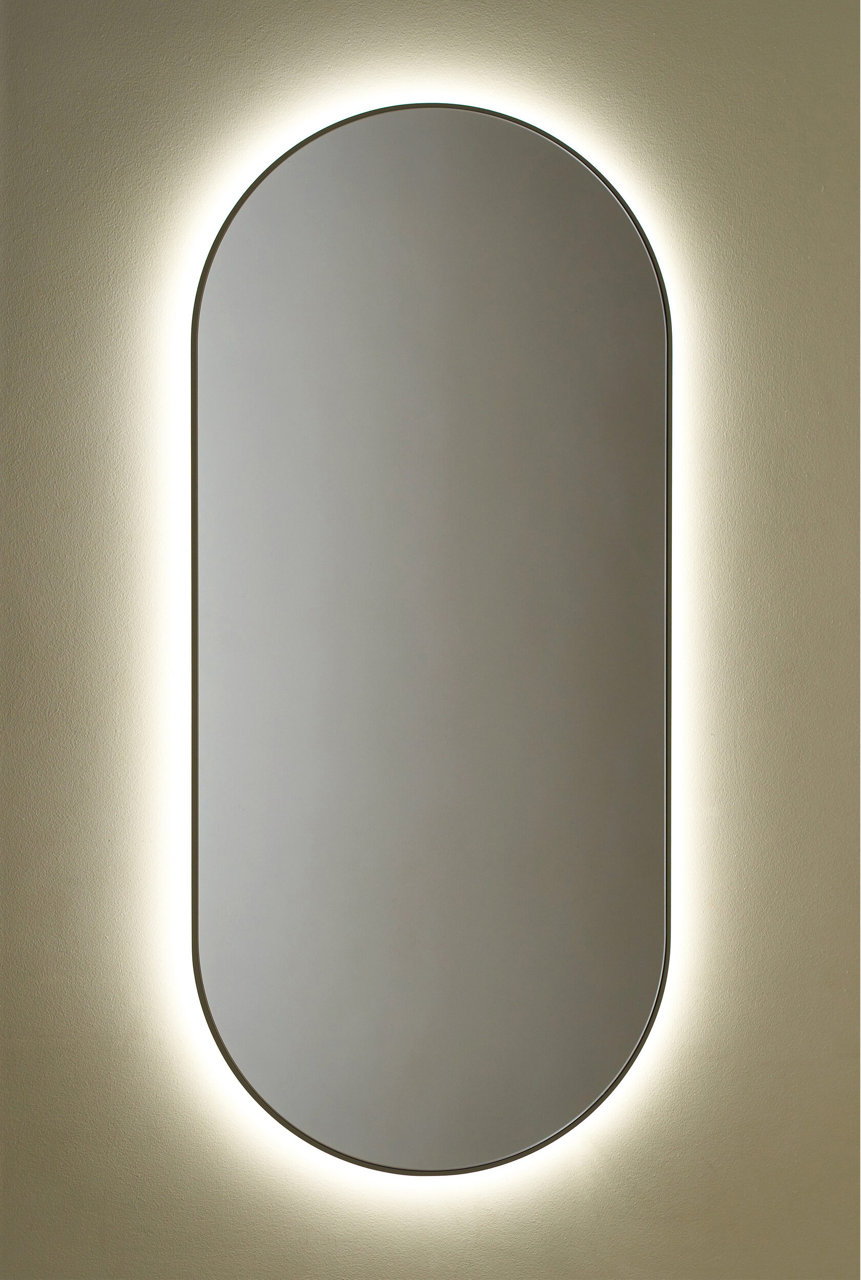 Настенное зеркало Banska 45х100 с подсветкой в тонкой чёрной раме