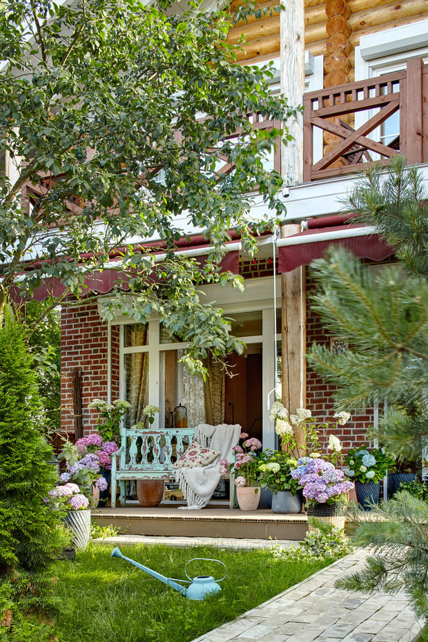 Фотография: Терраса в стиле Прованс и Кантри, Эклектика, Дом, Проект дня, Дача, Дом и дача, дом из бруса, Калужская область, 4 и больше, Более 90 метров, Нина Биркадзе, Дина Косточка, Малоярославец – фото на INMYROOM