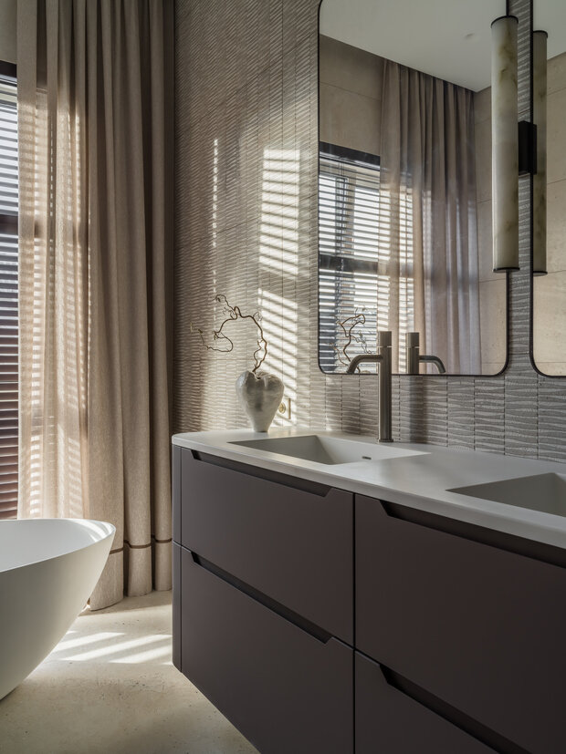 Фотография: Ванная в стиле Современный, Минимализм, Дом, Проект дня, Дом и дача, Московская область, 4 и больше, Более 90 метров, минимализм с элементами современного дизайна, Ксения Котельникова – фото на INMYROOM